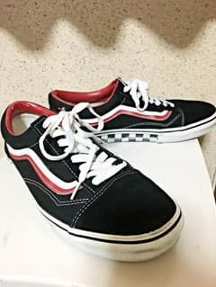 VANS 黒×赤 オールドスクール サイドにチェカー柄のサムネイル