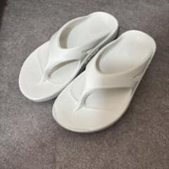 oofos OOriginal サイズ7 ライトグレーのサムネイル