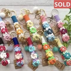 ハンドメイド マクラメ キーホルダー カラー参考用 - メルカリ