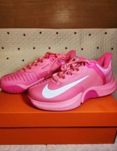 NIKE スニーカー 大坂なおみコラボ 限定モデル ピンクのサムネイル