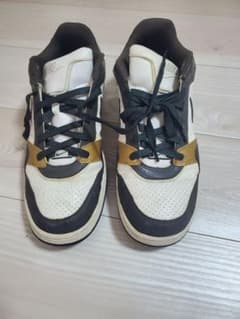 Nike エアフォース スニーカー ホワイト/ブラック/ゴールドのサムネイル