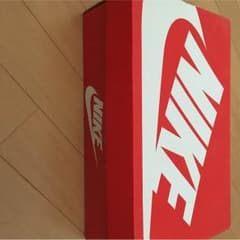 ナイキ スニーカーのサムネイル