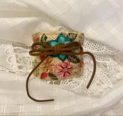 花柄刺繍 ポニーフックのサムネイル