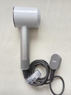 Dyson ヘアドライヤー ホワイト/シルバー - メルカリ