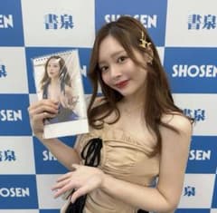 小倉由菜　2026年直筆サイン入り壁掛けカレンダーのサムネイル