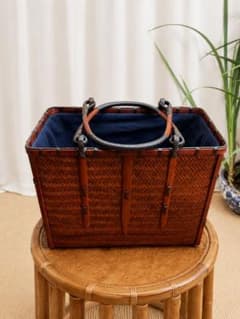 【新品】天然竹 網代編み 長方形カゴバッグ 紺裏地付き 和風レトロ 民芸手作り 天然竹網代編み長方形カゴバッグ 和風レトロハンドバッグ 紺裏地付き