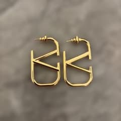 VALENTINO Vロゴ ピアス ゴールドのサムネイル