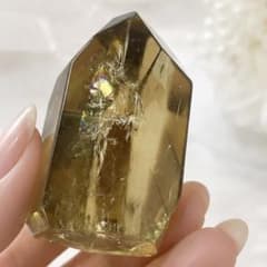 虹　透明感◎ ファントム　ずっしり重たいシトリン＊　天然石ポイント 85 高透明 シトリン ファントム入り フリーフォーム☆ポイント☆虹入り