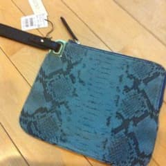 未使用ヘビ柄クラッチバッグのサムネイル