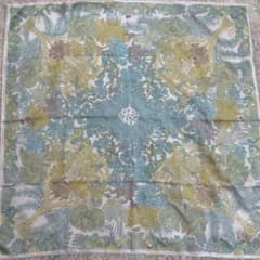 極美品✨HERMES エルメス　森を司るもの　カレ90 イエロー　ホワイト 極美品✨HERMES エルメス 森を司るもの カレ90 イエロー ホワイト