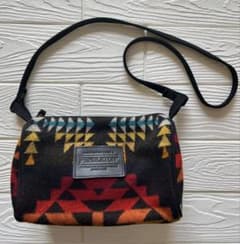 【PENDLETON】ショルダーバッグ⭐︎落ち着いたカラーでプラスαのおシャレ感⭐︎のサムネイル