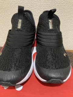 PUMA ソフトライドソフィア2  スリッポン スニーカー　24.0のサムネイル