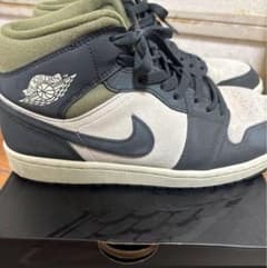 W*︎様 Nike Air Jordan 1 Mid スニーカーのサムネイル