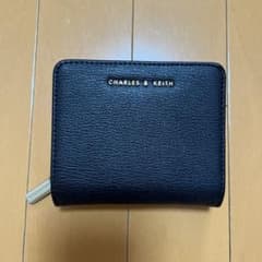 CHARLES & KEITH 二つ折り財布 ブラックのサムネイル