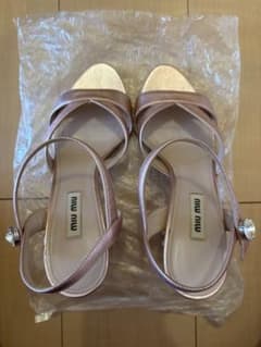 miu miu ピンク サンダルのサムネイル