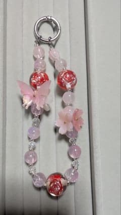 【ハンドメイド】蝶と桜のモチーフ スマホストラップ ピンクのサムネイル