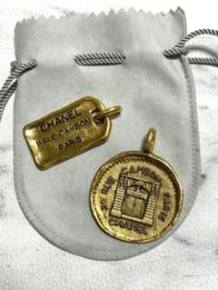 CHANEL メダル型チャーム 31 RUE CAMBON 2個セット - メルカリ CHANEL メダル型チャーム 31 RUE CAMBON 2個セット