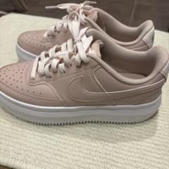 Nike ピンク スニーカー 厚底のサムネイル