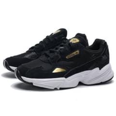 【新品未使用】adidas スニーカー 24cm ブラック　ファルコンのサムネイル