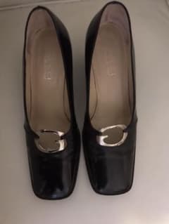GUCCI グッチ パンプス 黒　GG 美品のサムネイル