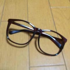 伊達メガネのサムネイル