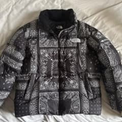 THE NORTH FACE ペイズリー柄 ダウンジャケットのサムネイル