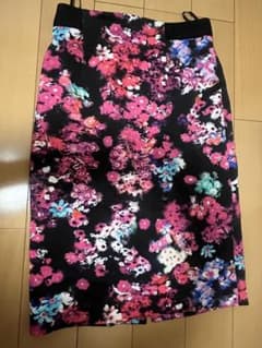 ゆめゆめ様ご専用　花柄タイトスカート サイズ36のサムネイル