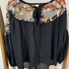 刺繍ブラウスのサムネイル