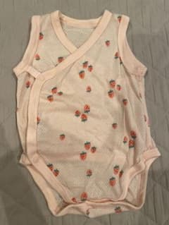 ユニクロベビー　いちご柄メッシュ肌着　60のサムネイル
