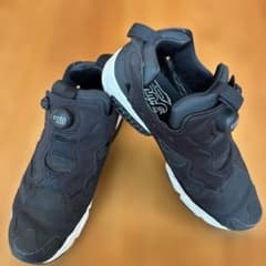 【美品】Reebok インスタポンプフューリー　スニーカー　ブラックのサムネイル