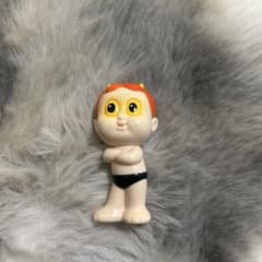 赤い髪の赤ちゃんフィギュアのサムネイル