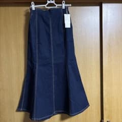 LOVE PEACE ダークデニム フレアスカート Fサイズのサムネイル