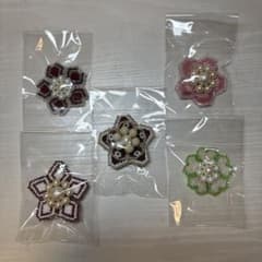 ハンドメイド ビーズ刺繍ブローチ 5個セットのサムネイル