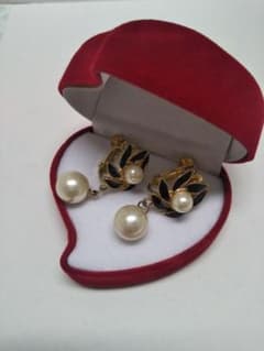 更にお値引き中‼️早い者勝ち‼️《中古品》アクセサリー★イヤリング【１度使用】のサムネイル