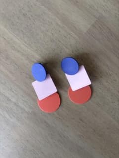 幾何学モチーフ ピアス マルチカラー　マットな質感のサムネイル