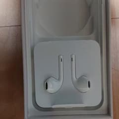 イヤホンのサムネイル