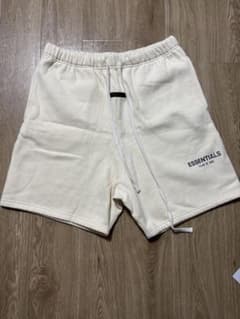 ESSENTIALS ショートパンツ クリームのサムネイル