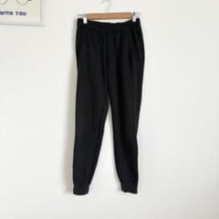 アンダーアーマー　スウェットパンツ　ワンポイント　シンプル　ロゴ　カジュアル