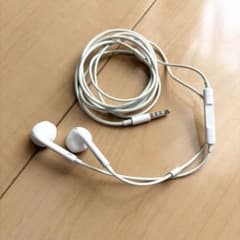 Apple Genuine EarPods Wired Earphones with 3.5mm Jack Plug