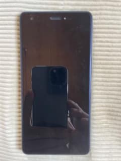 Qua phone au kyv44 インディゴ　32GBのサムネイル