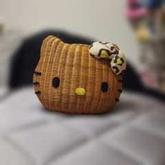 Hello Kitty かごバッグ ラタン調 ヒョウ柄リボン Hello Kitty かごバッグ ラタン調 ヒョウ柄リボン - メルカリ