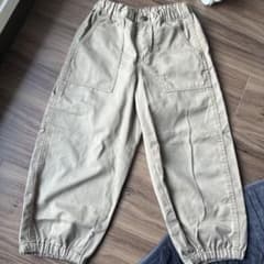 GU ベージュ 長ズボン 120サイズのサムネイル