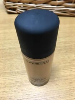 Macリキッドファンデーション（中古品）NC25のサムネイル