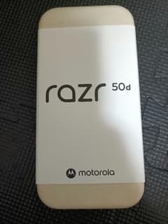 motorola razr 50d M-51E ホワイトマーブル　ドコモ版　新品のサムネイル