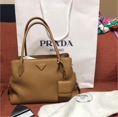 プラダ サフィアーノ ハンドバック最終値下げのサムネイル
