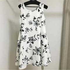 Y♡K様専用☆新品☆emmi フラワーワンピースのサムネイル