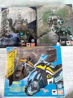 フィギュアアーツ　仮面ライダーブラックRX アクロバッター　シャドームーンのサムネイル