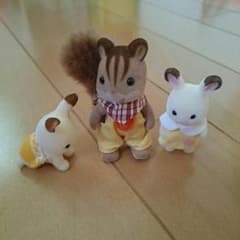 シルバニアファミリーうさぎの赤ちゃんとリスのサムネイル