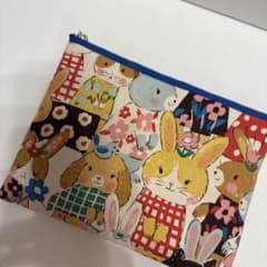 うさぎと仲間たちのぎゅっと集合♡見つめ合うたびキュンが止まらないポーチのサムネイル