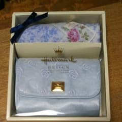 値下げ！【新品】Hallmarkハンカチ&ポーチセットのサムネイル